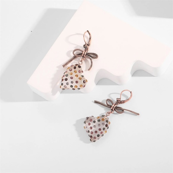 Betsey Johnson Lucite heart drop earrings Women NWT Valentine’s Day gift! - Picture 3 of 5